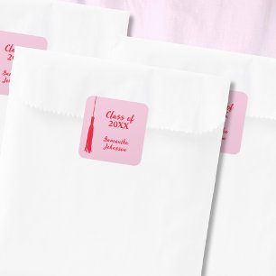 Bold Pink & Red 2024 Grad Tassel Abschluss Quadratischer Aufkleber