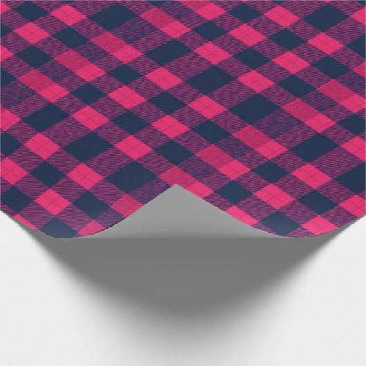 Bold Pixel Buffalo Check Plaid Pink Navy Geschenkpapier (Ecke)