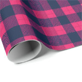 Bold Pixel Buffalo Check Plaid Pink Navy Geschenkpapier (Rolleneckpunkt)