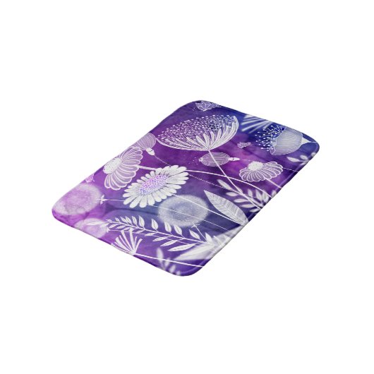 Bold Purple and Violet Wild Flower Art Badematte (Schrägansicht)