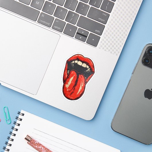 Bold Rebel Lips – Pop Art Rock Style Aufkleber (Laptop mit iPhone)