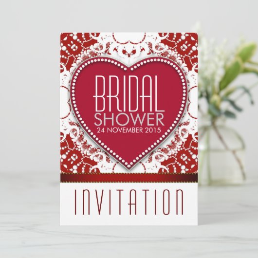 Bold Red Batik Liebe Herz Brautparty Einladung (Stehend Vorderseite)