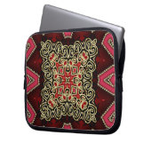 Bold Red Black Gold Geometric Celtic Laptopschutzhülle (Vorderseite Links)