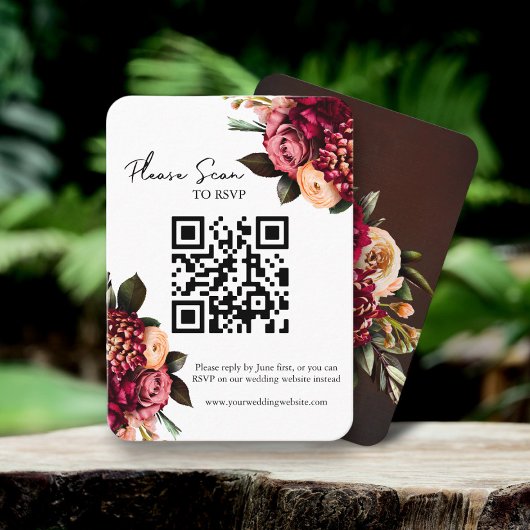 Bold Red Floral QR Code Wedding RSVP Platzkarte