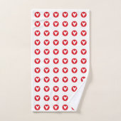 Bold Red Heart Emblem Pattern on White Badhandtuch Set (Handtuch)