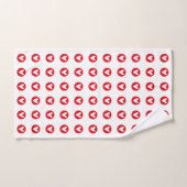 Bold Red Heart Emblem Pattern on White Badhandtuch Set (Handtuch)