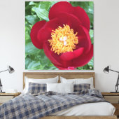 Bold Red Peony Leinwanddruck (Insitu (Schlafzimmer))