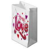 Bold Red Pink Script True Love Kleine Geschenktüte (Vorderseite Schrägansicht)