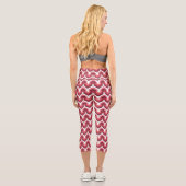 Bold Retro Modern Motif in Pinks Capri Leggings (Rückseite)