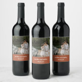 Bold Rust Fall Retro Custom Wedding Photo Weinetikett (Flaschen)