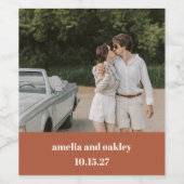 Bold Rust Fall Retro Custom Wedding Photo Weinetikett (Einzelnes Label)