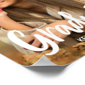 Bold Script Graduate Foto Custom 2025 Abschluss Poster (Ecke)