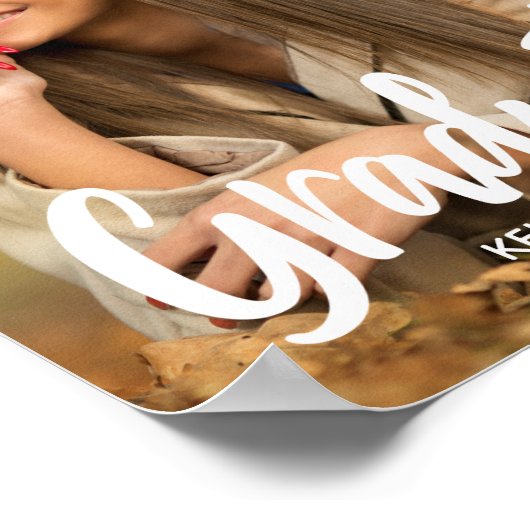 Bold Script Graduate Foto Custom 2025 Abschluss Poster (Ecke)