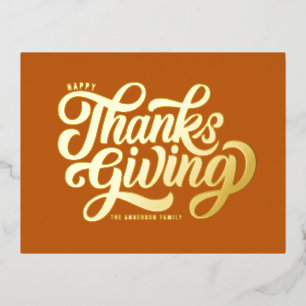 Bold Script Orange Happy Thanksgiving Folien Feiertagspostkarte