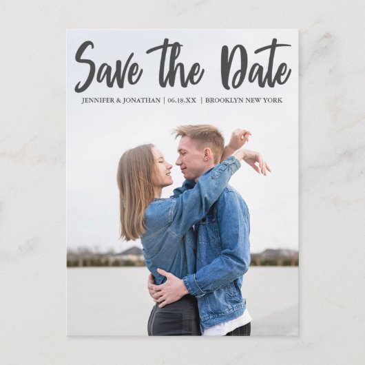 Bold Script Overlay Modernes Foto Save the Date Postkarte (Vorderseite)
