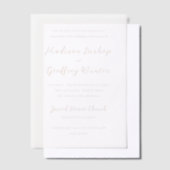 Bold Script Peach Elegant Wedding Pergament Einladungen (Versetzt)