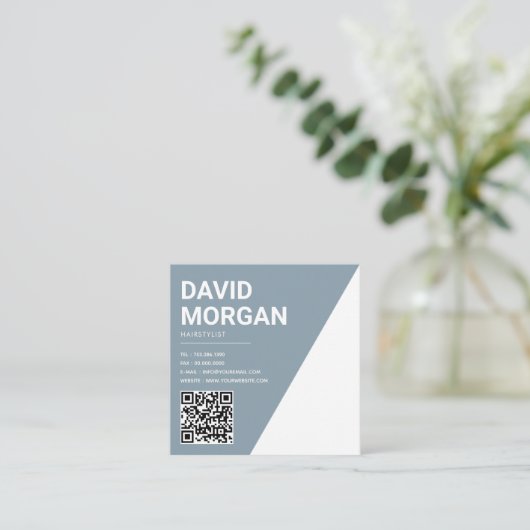 Bold Script Typografy Qr Code Dusty Blue Quadratische Visitenkarte (Stehend Vorderseite)