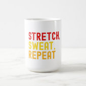 Bold Text "STRETCH, SWEAT, REPEAT." Kaffeetasse (Mittel)