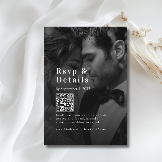 Bold Trending B&W-Photo Wedding QR Code RSVP Begleitkarte