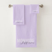 Bold Typografy & Script Lilac Lavender Monogram Badhandtuch Set (Insitu)
