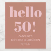 Bold Typografy Terracotta Blush Modern Birthday Weinetikett (Einzelnes Label)