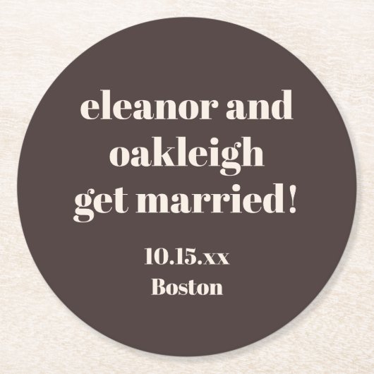 Bold Typography Brown Modern Wedding Custom Runder Pappuntersetzer (Vorderseite)