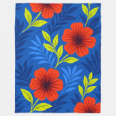 Bold Vermilion Red Florals with Elegant Leaves Fleecedecke (Vorderseite)