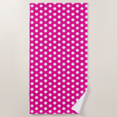 Bold White Polka Dots on Hot Pink Strandtuch (Vorderseite)