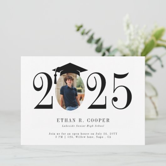 Bold Year Foto Moderne Abschluss Ankündigung (Stehend Vorderseite)