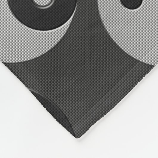 Bold Yin Yang in Carbon Fibre Print Style Fleecedecke (Ecke)