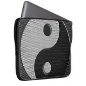 Bold Yin Yang in Carbon Fibre Print Style Laptopschutzhülle (Vorne Rechts)