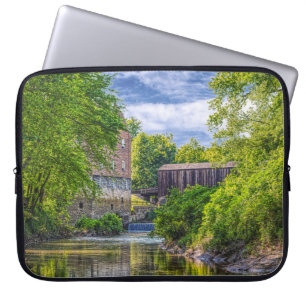 Bollinger-Mühle und Burfordville Covered Bridge Laptopschutzhülle