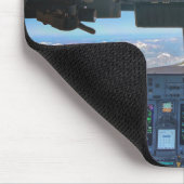 Bombardier Q400 Cockpit über den Alpen Mousepad (Ecke)