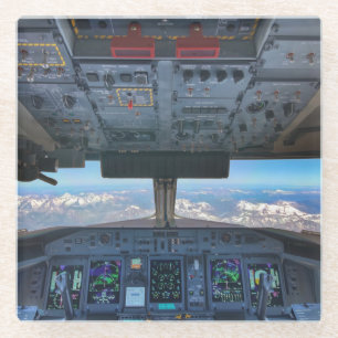 Bombardier Q400 Cockpit über der Alpenmaus Glasuntersetzer