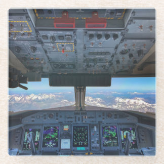 Bombardier Q400 Cockpit über der Alpenmaus Glasuntersetzer