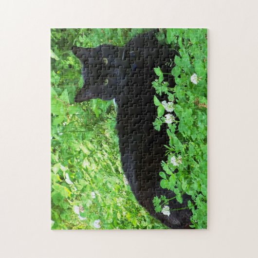 Bombay Cat Lying in Green Clover Puzzle (Vertikal)