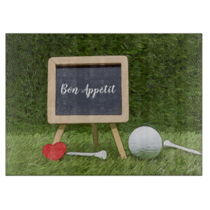 Bon Appétit Golfball mit Tee und rotem Herzen Schneidebrett