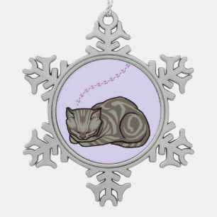 Bonbon-Schlafengraue Tabby-Katze auf Lavendel Schneeflocken Zinn-Ornament