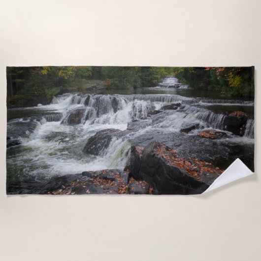 Bond Falls Cascades Strandtuch (Vorderseite)