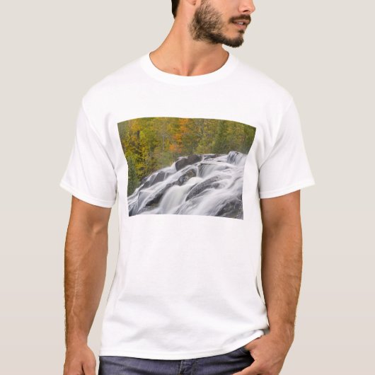 Bond Falls on the Middle Fork of the Ontonagon T-Shirt (Vorderseite)