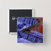Bond Falls Reflektieren von bunten Blätter; Button (Vorne & Hinten)