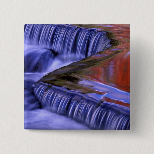 Bond Falls Reflektieren von bunten Blätter; Button (Vorderseite)