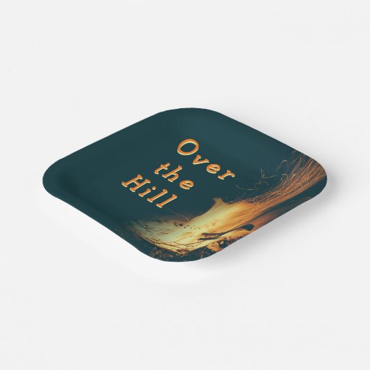 Bonfire Birthday Over the Hill Pappteller (Gewinkelt)