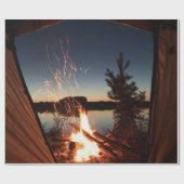 Bonfre in der Nähe des Wasserkörpers Geschenkpapier (Flach)