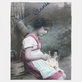 Bonne Année Vintag Girl with Dolll Fleecedecke