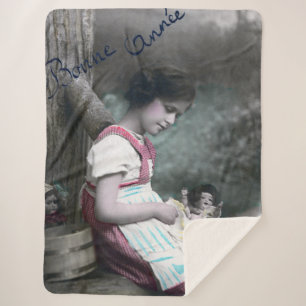 Bonne Année Vintag Girl with Dolll Sherpadecke