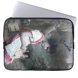 Bonne Année Vintage Mädchen mit Puppe Laptopschutzhülle