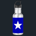 Bonnie Blue Flag Edelstahlflasche<br><div class="desc">Bonnie Blue Flag. Die Blaue Flagge von Bonnie war zu Beginn des Zivilen Amerikanischen Krieges 1861 ein inoffizielles Banner. Es besteht aus einem Single, einem weißen Stern mit fünf Punkten auf einem blauen Feld. Es ähnelt sehr stark der Flagge der kurzen Republik Westflorida von 1810 und der aktuellen somalischen Flagge....</div>