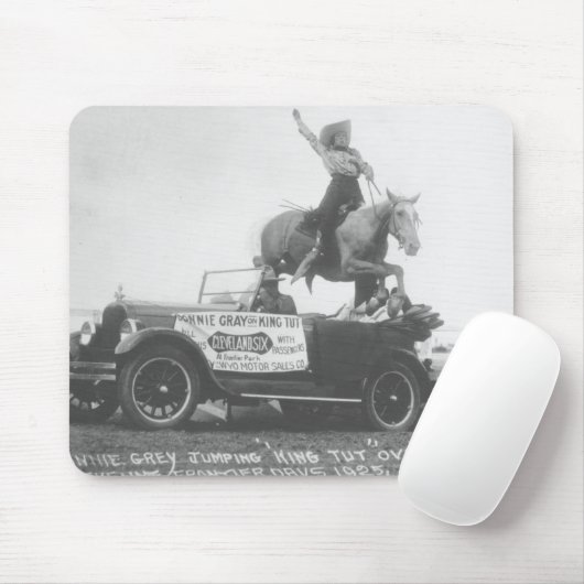 Bonnie-Grau, das ihr Pferd springt Mousepad (Mit Mouse)