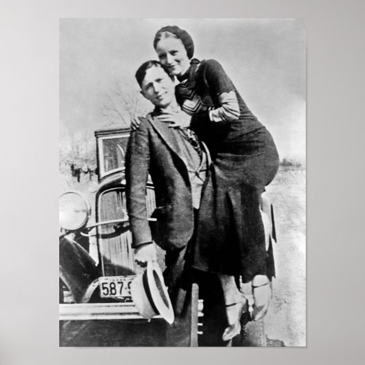 Bonnie und Clyde mit ihrem Auto - Circa 1934 Poster (Vorne)